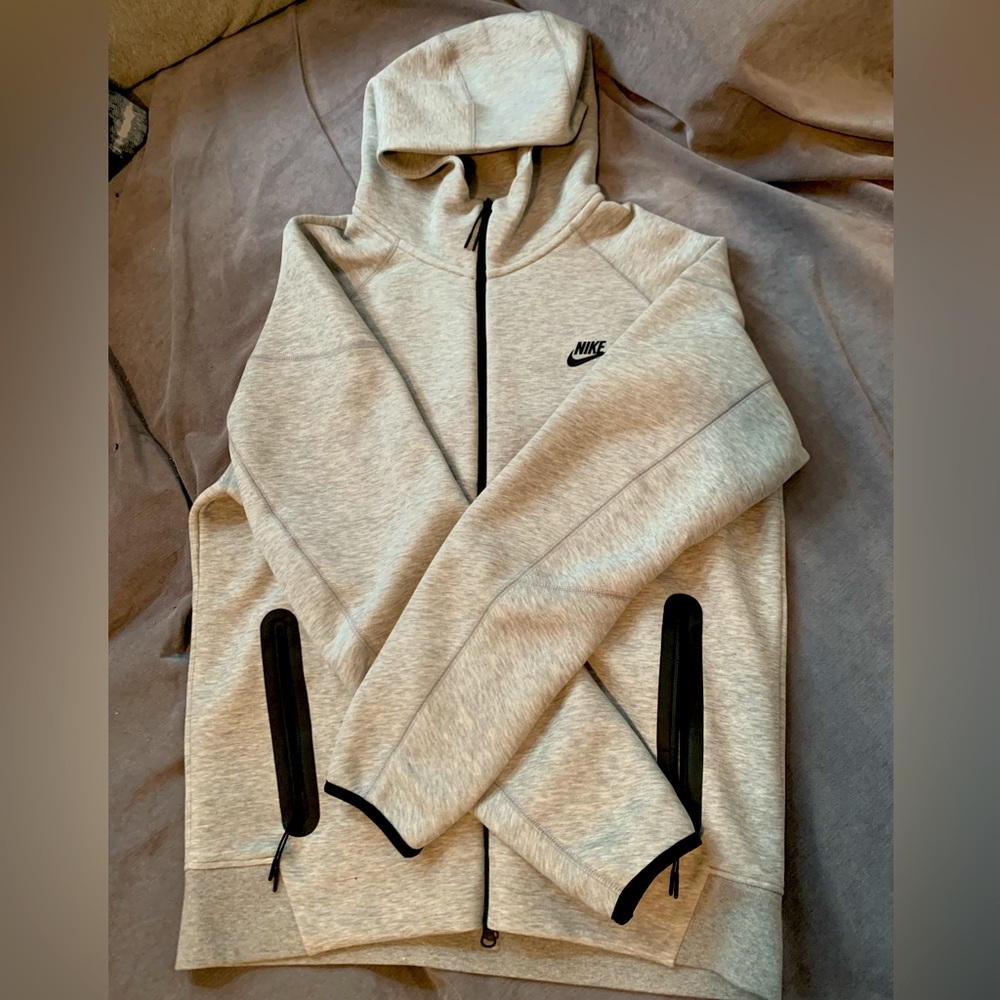 Nike men’s Tech Fleece Windrunner full zip hoodie size large in heather gray